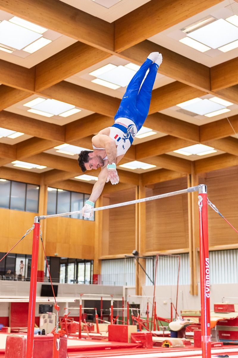 MONTREAL COMPETITION HIGH BAR STANDARD CABLE FIG Approved